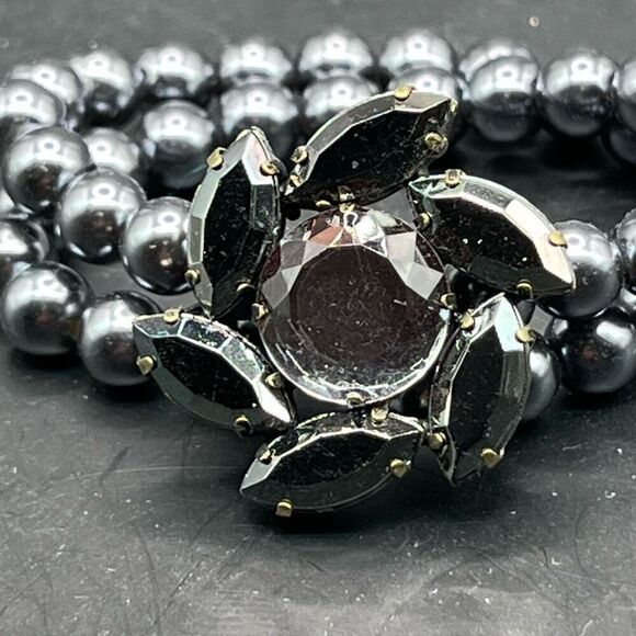 Bracelet Faux Pearl Gray Black Tone Center Piece Flower Rhinestone Faceted - Picture 3 of 6